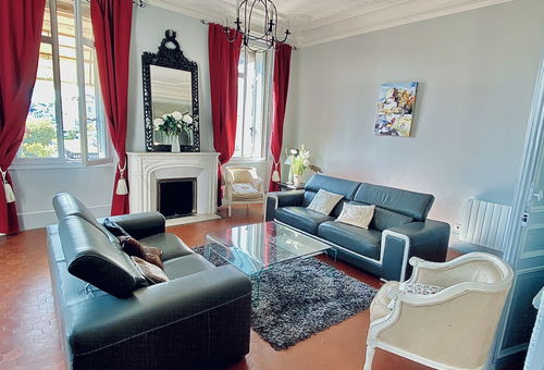 Apartment in Cannes Palais, 2 minutes from the beaches, one street from the...