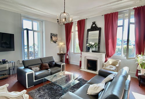 Appartement sur Cannes Palais, à 2mn des plages, à une rue du Palais des...