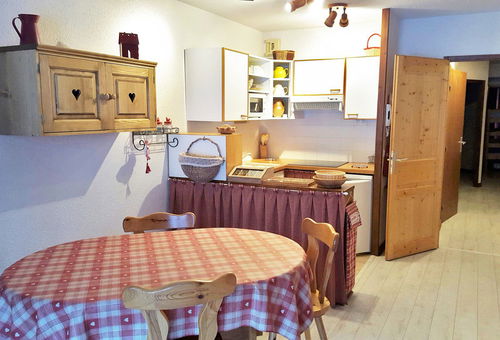 APPARTEMENT TRAVERSANT LUMINEUX SKIS AU PIEDS