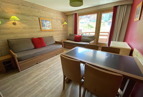 Apartment ski in ski out in the centre