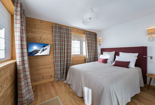 Located In The Plateau District And About 500 Meters From The Slopes.