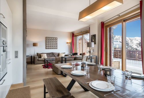 Located Immediately Close To The Slopes And Close To The Esf Gathering And...