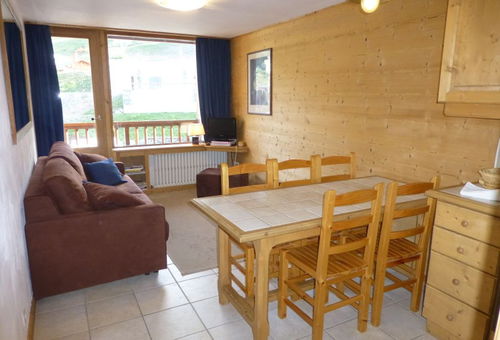 COURCHEVEL VILLAGE, 2 ROOMS FACING THE SNOW FRONT AND NEXT TO THE HOUSE...