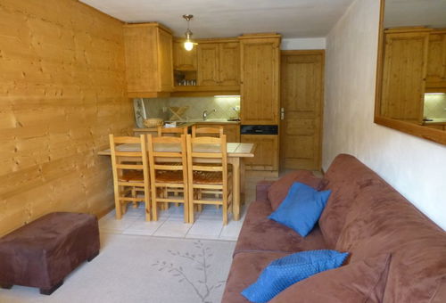 COURCHEVEL VILLAGE, 2 ROOMS FACING THE SNOW FRONT AND NEXT TO THE HOUSE...