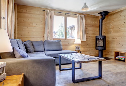 Bright Chalet With 4 Rooms, With An Area Of 80 M²