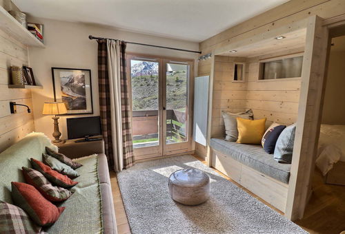Superb View Of The Slopes For This Neatly Decorated Apartment