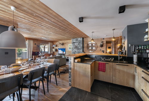 Large Nicely Furnished Apartment Close To Ski School