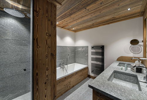 In the heart of the old village, beautiful duplex with great amenities
