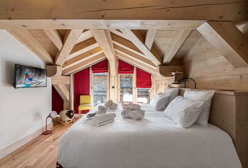 Ski-in / ski-out chalet with services on La Daille