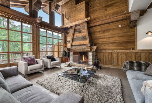 Ski-in ski-out for this superb chalet in the Carats district