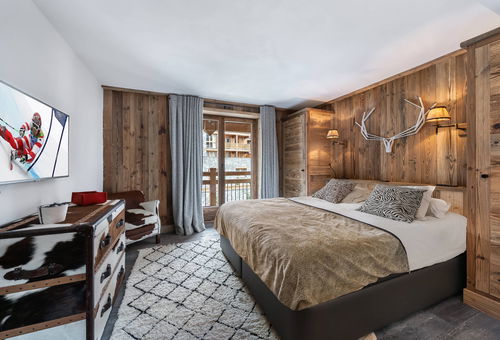 Everything on foot for this duplex with very nice amenities