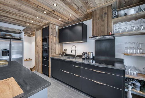 500m from the snow front, exceptional duplex with both traditional and...