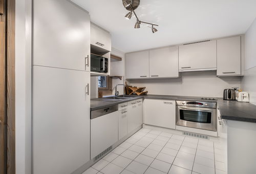 All on foot for this family apartment in the center of Val D&#39;isère