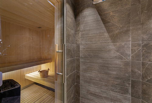 Exceptional apartment in the center of Val D Isère, opening onto a south...
