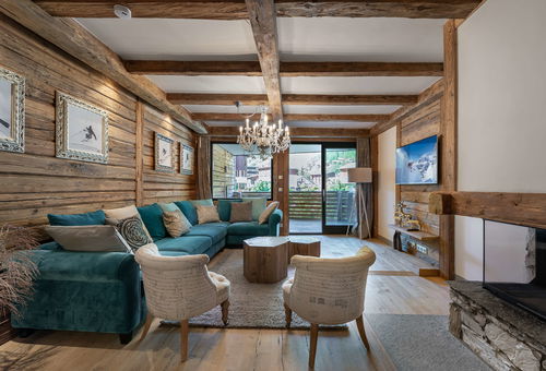 Exceptional apartment in the center of Val D Isère, opening onto a south...