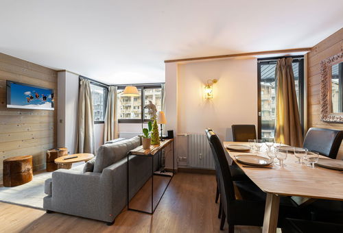 Duplex with contemporary decoration in the center of Val D&#39;isère