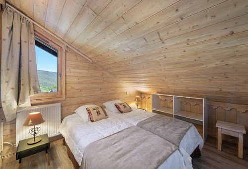 Départ skis aux pieds pour cet appartement avec prestations et décoration...