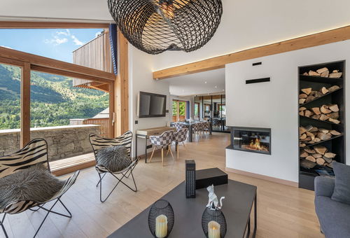 Magnificent Chalet, Auux Very Nice Amenities In The Mussillon District, Close...