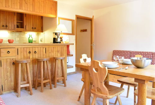 100m from the slopes, functional and sunny apartment with a mountain spirit