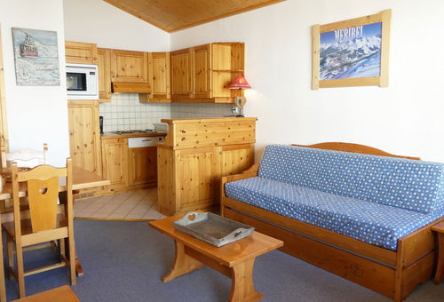 Balcony facing south for this apartment close to the slopes and the center of...