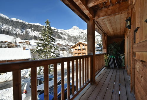 Situé au Chinaillon,  spacieux chalet familial à 150 mètres des pistes