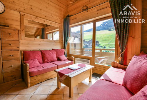 This cosy duplex Appartement de has it all, internet, 3 bedrooms, can sleep...