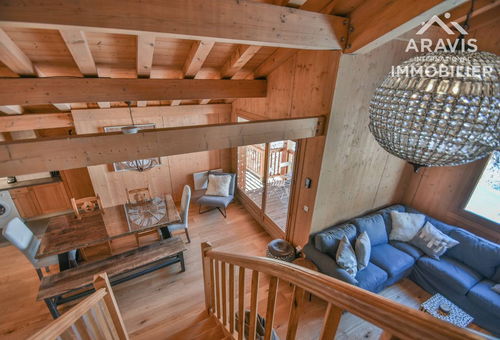 Newly renovated 4 bed duplex Appartement de located 100m from the pistes -...