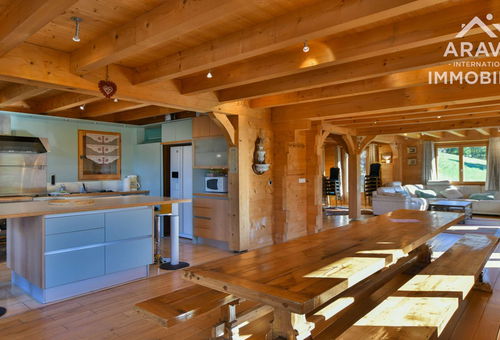 Spacious standalone 7 bed chalet spread over 3 floors with a cavernous garage...