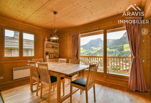 Just 50 metres from the slopes, this cosy 3-bedroom apartment with...