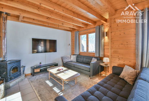Ideal for your winter holidays, with wonderful views overlooking the ski...