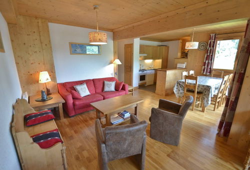 This cosy apartment has it all, 3 bedrooms, 2 bathrooms (one of them...