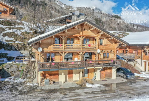 Semi-detached 4 star chalet for 8-9 people, cosy interior with a terrace....