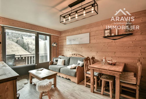 Beautiful flat located close to the slopes and shops, 4/6 people, south...