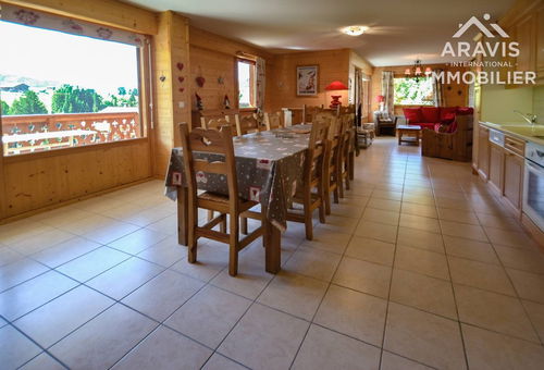 This bright 4 bed Appartement de for up to 8 people is located in Le...