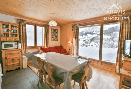This 5 bed apartment is fiited out to a remarkable level with every one would...