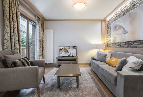 In the heart of Courchevel Village, great amenities for this apartment a few...