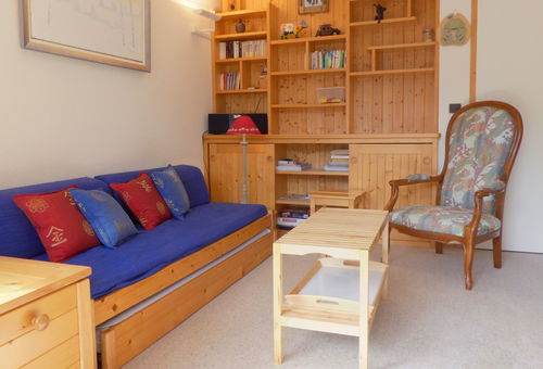 Jolie vue pour cet appartement proche des commerces et des remontées...