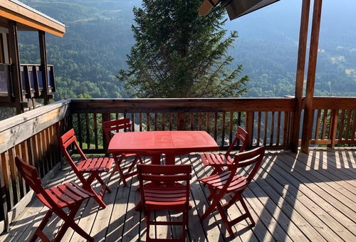 Das Chalet MANEKINEKO befindet sich im Stadtteil Plan du Moulin, 100 m von...