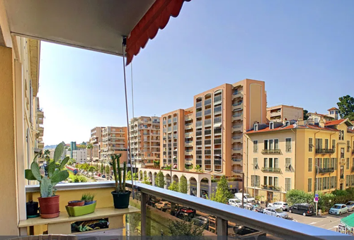 Pretty air-conditioned apartment with terrace a few steps from the Promenade...