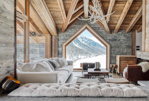 A 200 m du téléphérique et des pistes et 50 m du départ des navettes...