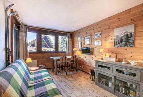 In The Center Of The Village, Close To Amenities And Ski Lifts
