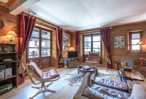 2 rooms and 3 rooms of charm rented together of 118m2, being able to...