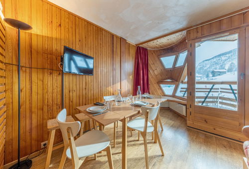 Très beau panorama sur les montagnes environnantes.