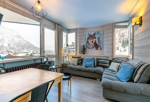 Avec un très beau panorama sur le village et la face de Bellevarde