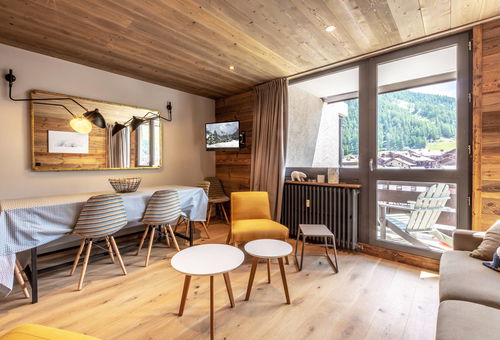 Bel appartement rénové dans un style élégant et rafiné avec parquet bois