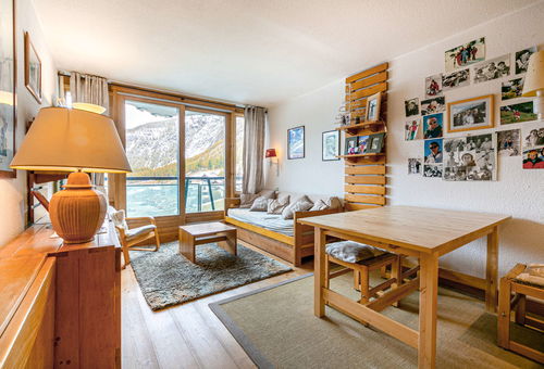 Très beau panorama sur les montagnes environnantes.