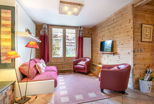 Three rooms of 52m2 which can accommodate 4 people On the ground floor of the...