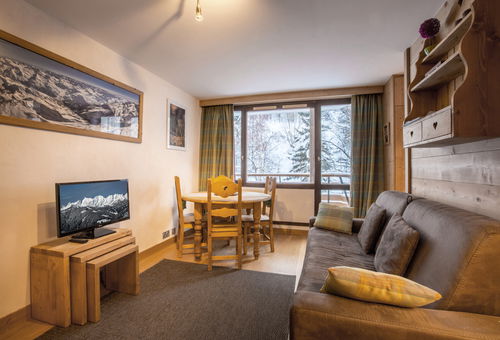 Elegant And Warm Completely Renovated Apartment