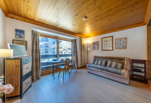 Very pleasant and bright studio 150 meters from the slopes