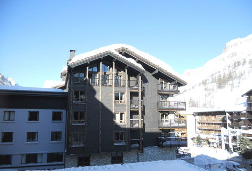 Very pleasant and bright studio 150 meters from the slopes
